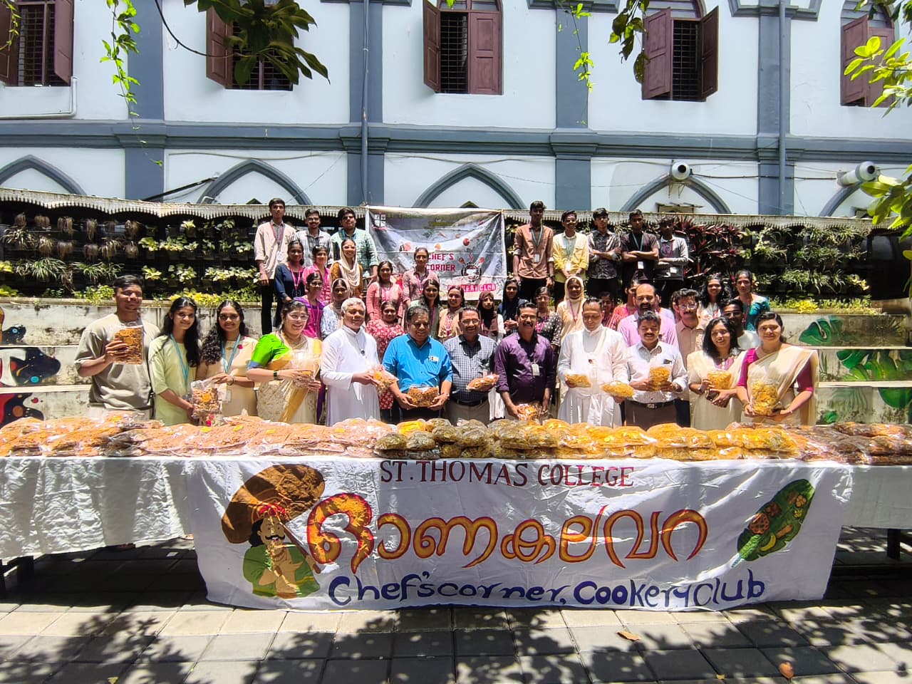 സെന്റ് തോമസ് കോളേജിൽ കുക്കറി ക്ലബിന്റെ ഓണാഘോഷം - www.CampusRound.com