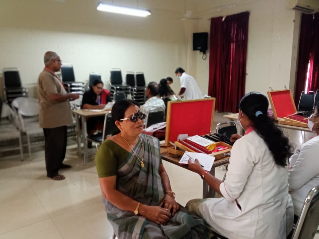 തൃശൂർ മാള മെറ്റ്സ് കോളേജിൽ സൗജന്യ നേത്ര പരിശോധന ക്യാമ്പ് സംഘടിപ്പിച്ചു