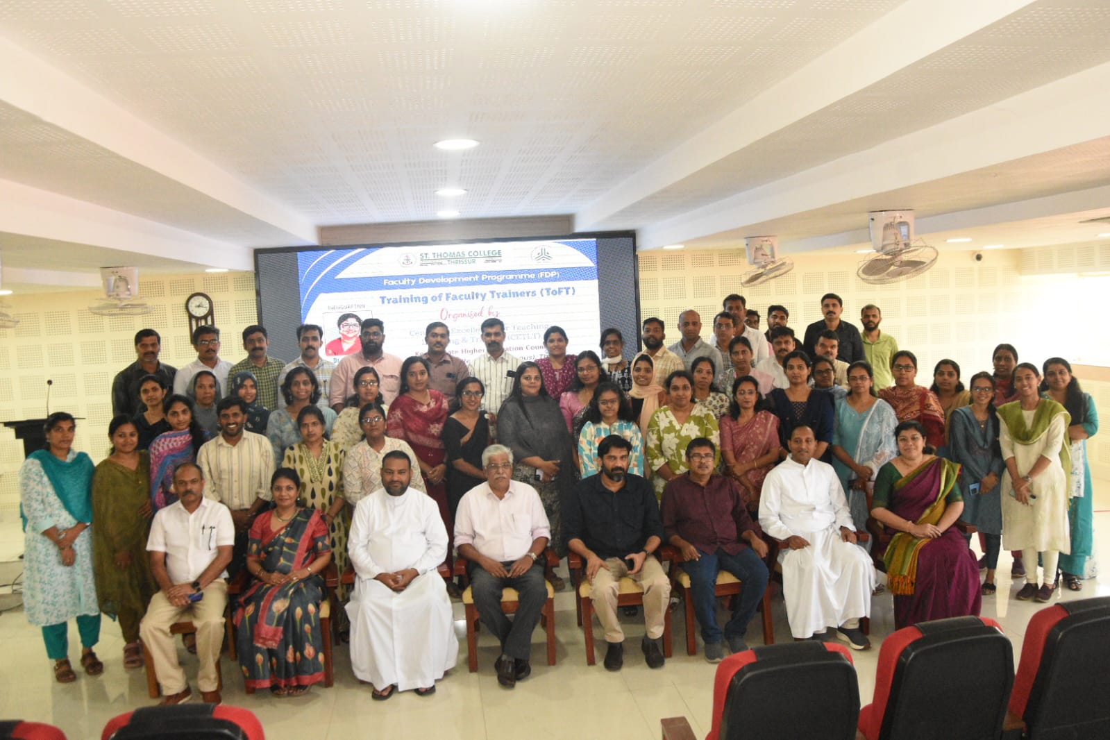 തൃശൂർ സെന്റ് തോമസ് കോളേജ്, കേരള ഉന്നത വിദ്യാഭ്യാസ വകുപ്പുമായി ചേർന്ന് കൊണ്ട്, 5 ദിവസത്തെ ഫെക്കലിറ്റി ഡെവലപ്പ്മെന്റ് പ്രോഗ്രാം സംഘടിപ്പിച്ചു.