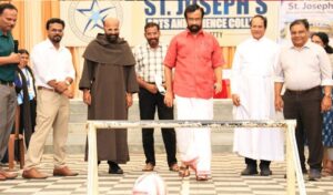 പാവറട്ടി സെയ്ൻ്റ് ജോസഫ്‌സില്‍ ലോകകപ്പ് ഫുട്‌ബോള്‍ ആവേശം പ്രൊഫ.സി.രവീന്ദ്രനാഥ് എം.എല്‍.എ ഉദ്ഘാടനം ചെയ്തു
