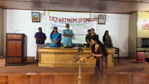 ഖാദി: ഇന്ത്യൻ വിജ്ഞാന പാരമ്പര്യം” എന്ന വിഷയത്തിൽ സെമിനാറും ഖാദി ഉല്പന്നങ്ങളുടെ പ്രദർശനവും സംഘടിപ്പിച്ചു.