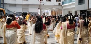 അധ്യാപകരും വിദ്യാർത്ഥികളും ഒരുമിച്ച് ചുവടുവെച്ചു; സെന്റ് തോമസ് കോളേജിൽ ഓണാഘോഷം വർണാഭമായി